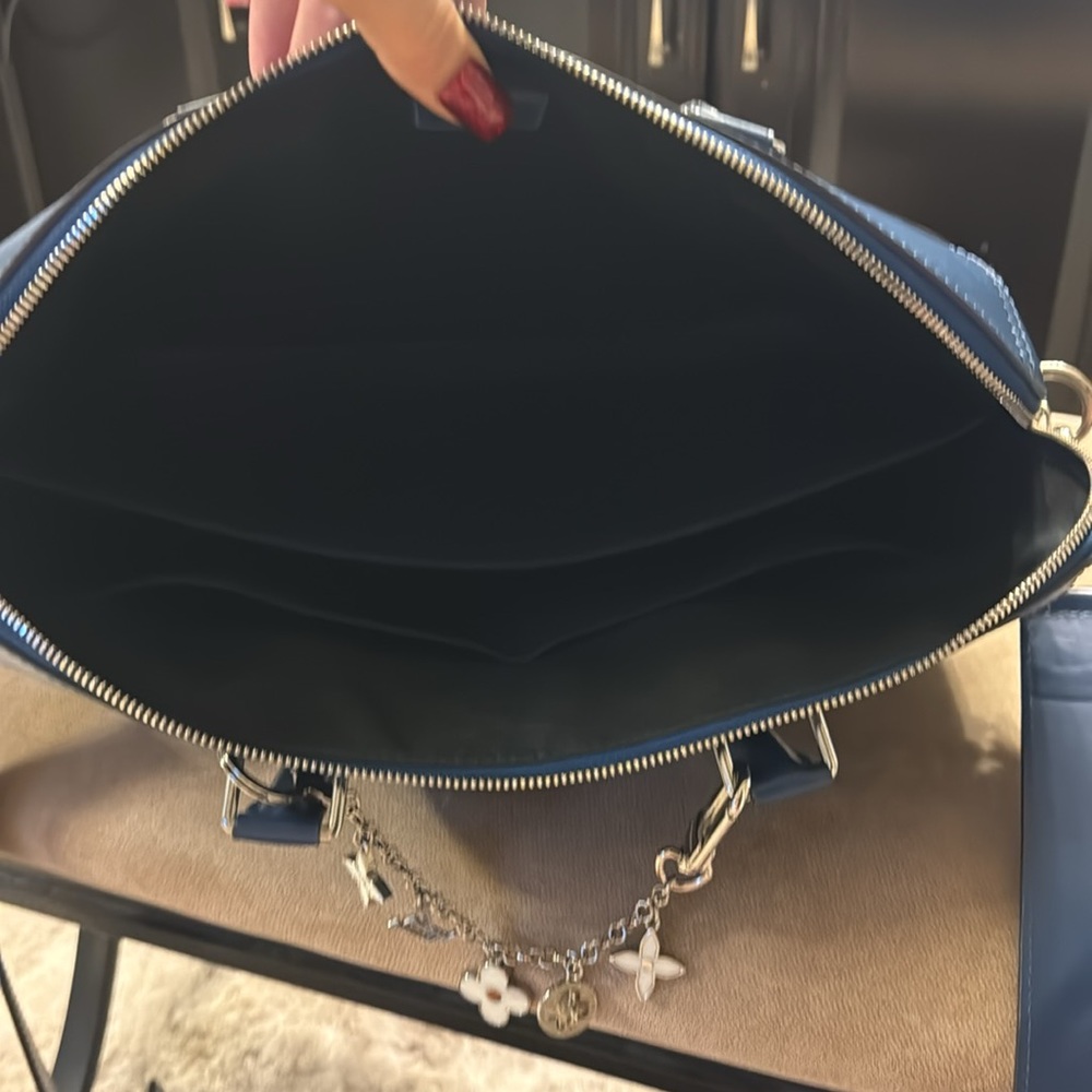 Louis Vuitton Toledo Blue Epi Oliver - Picture 8 of 12